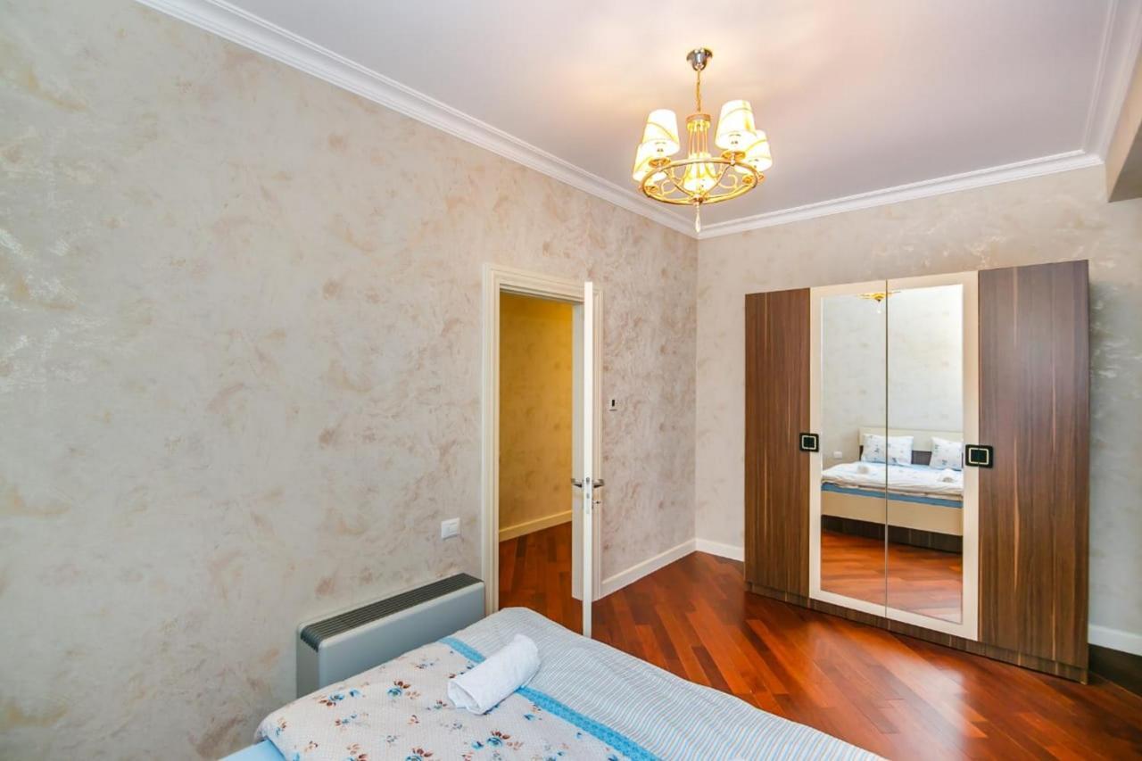 Lux Family Apartment In City Center Baku Exterior photo