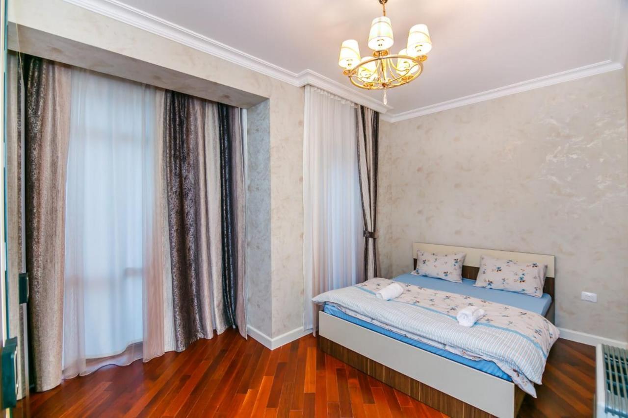 Lux Family Apartment In City Center Baku Exterior photo