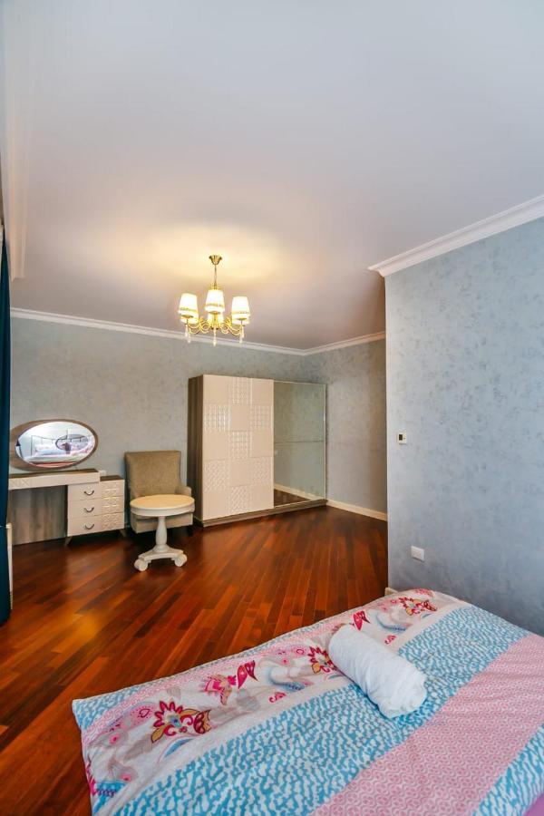 Lux Family Apartment In City Center Baku Exterior photo