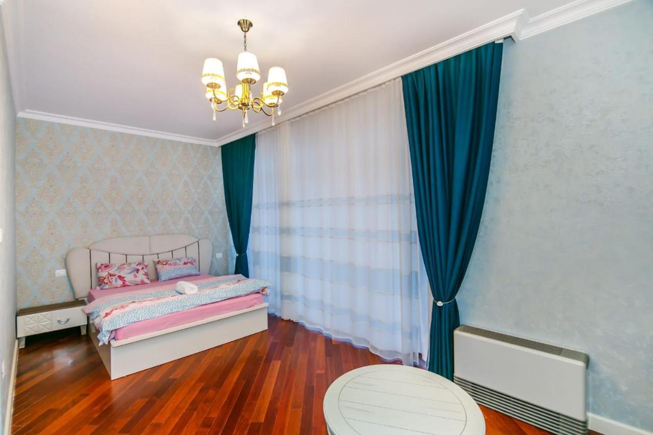 Lux Family Apartment In City Center Baku Exterior photo